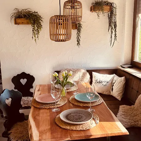 Rheingaulodge -ihre Auszeit Am Rheinsteig * Oestrich-Winkel
